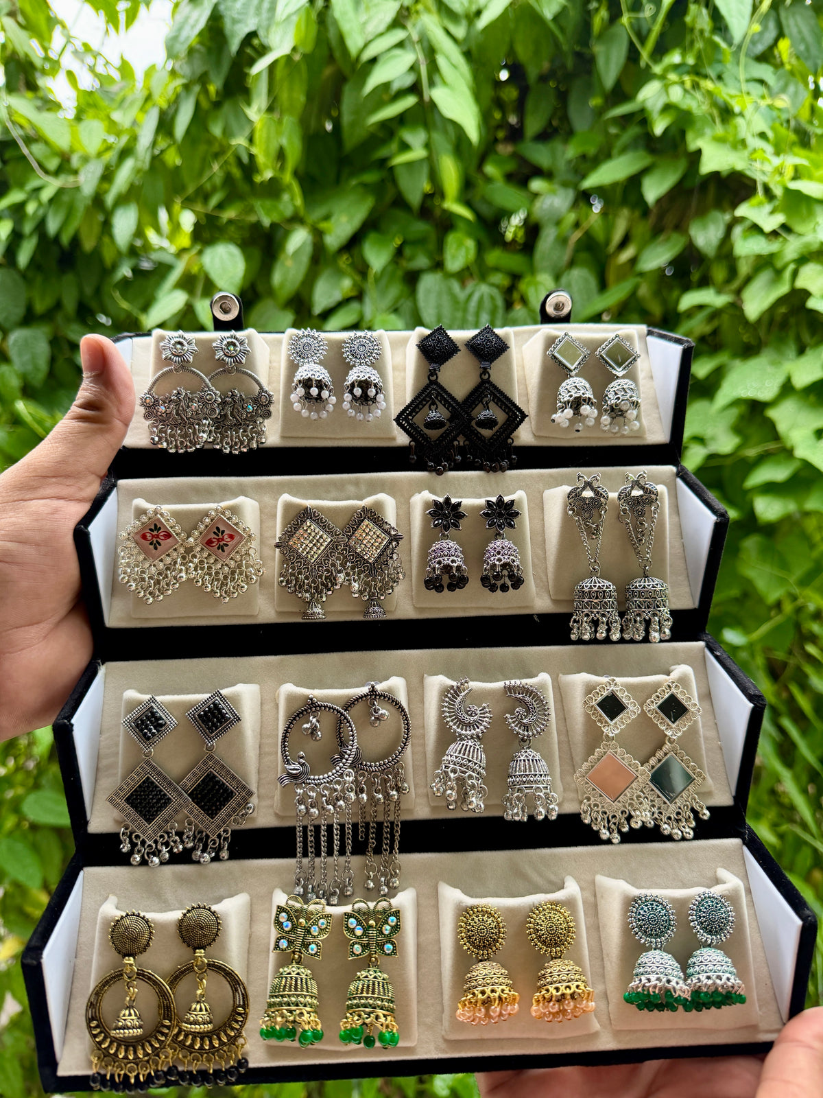 16 Jhumka Box🖤